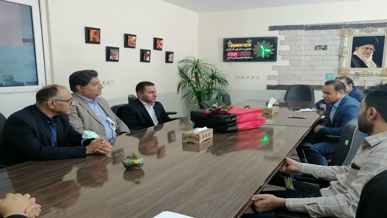 حضور کارکنان بانک ملی ایران در بیمارستان خاتم الانبیاء زاهدان