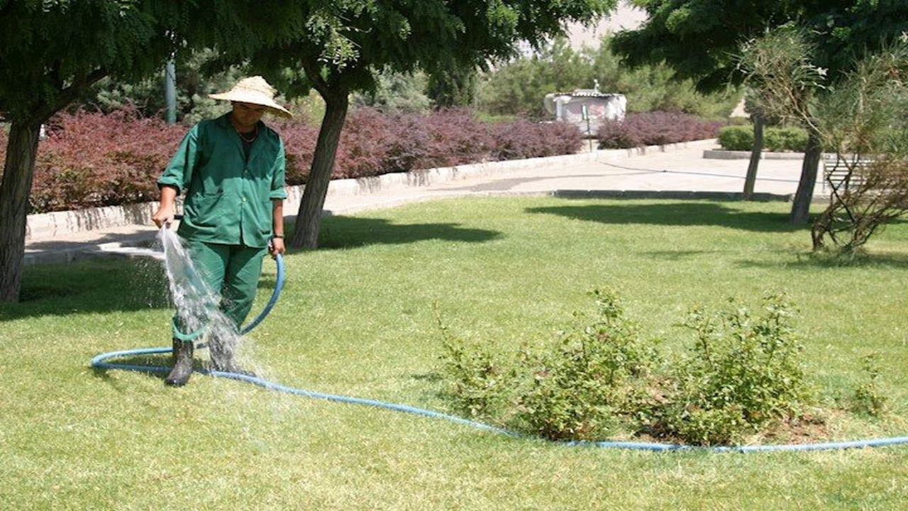 اجرای شبکه آب خام درفضاهای سبز کرمان