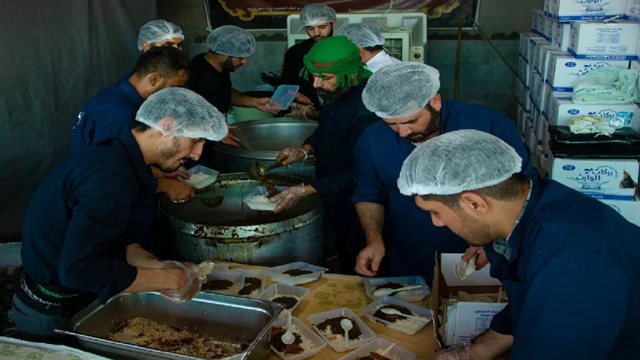 حال و هوای خدمت‌رسانی به زائران اربعین در عمود ۱۰۸۰ +تصاویر