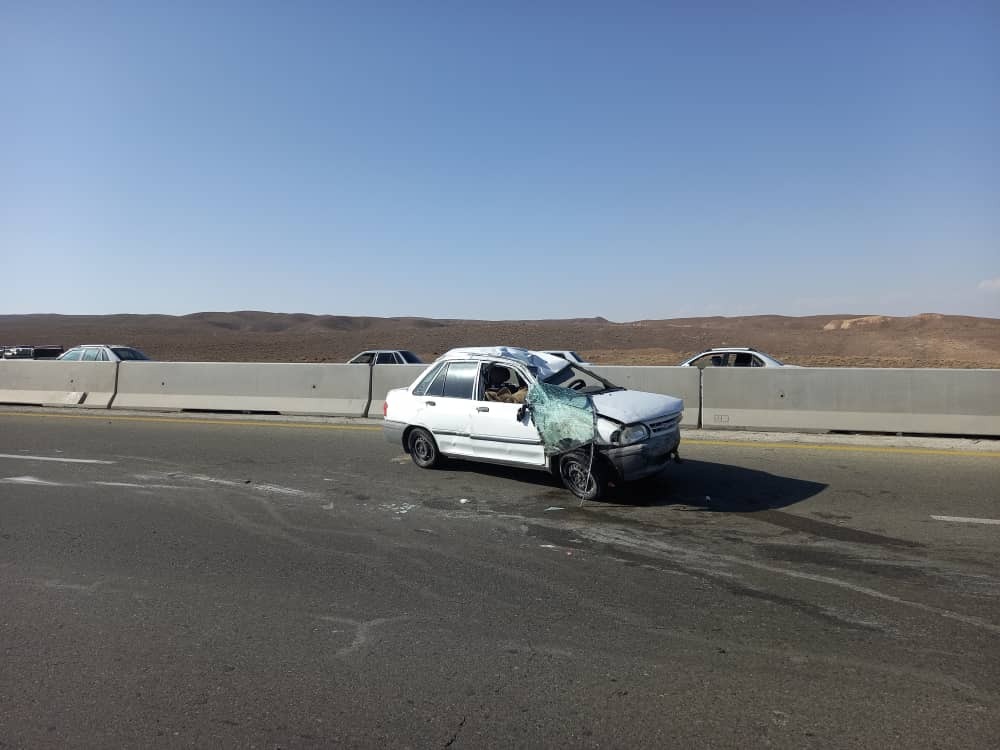 واژگونی هولناک پراید در اتوبان قم به تهران