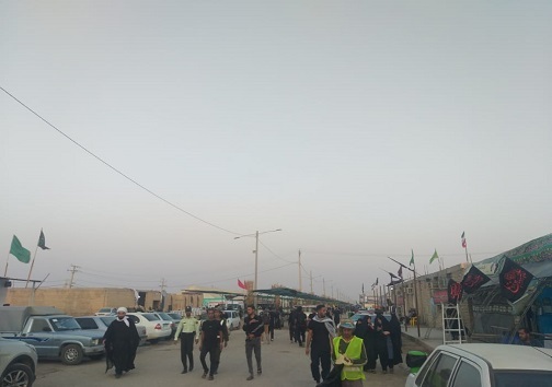 خادمان امام حسین (ع) در میدان خدمت رسانی به زوار اربعین+ تصاویر