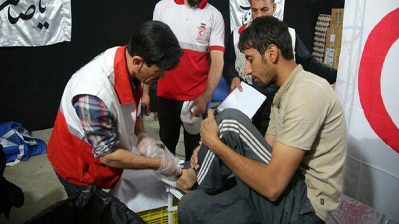 خدمات رسانی ۳۴ عضو داوطلب جمعیت هلال احمر به زائران اربعین حسینی