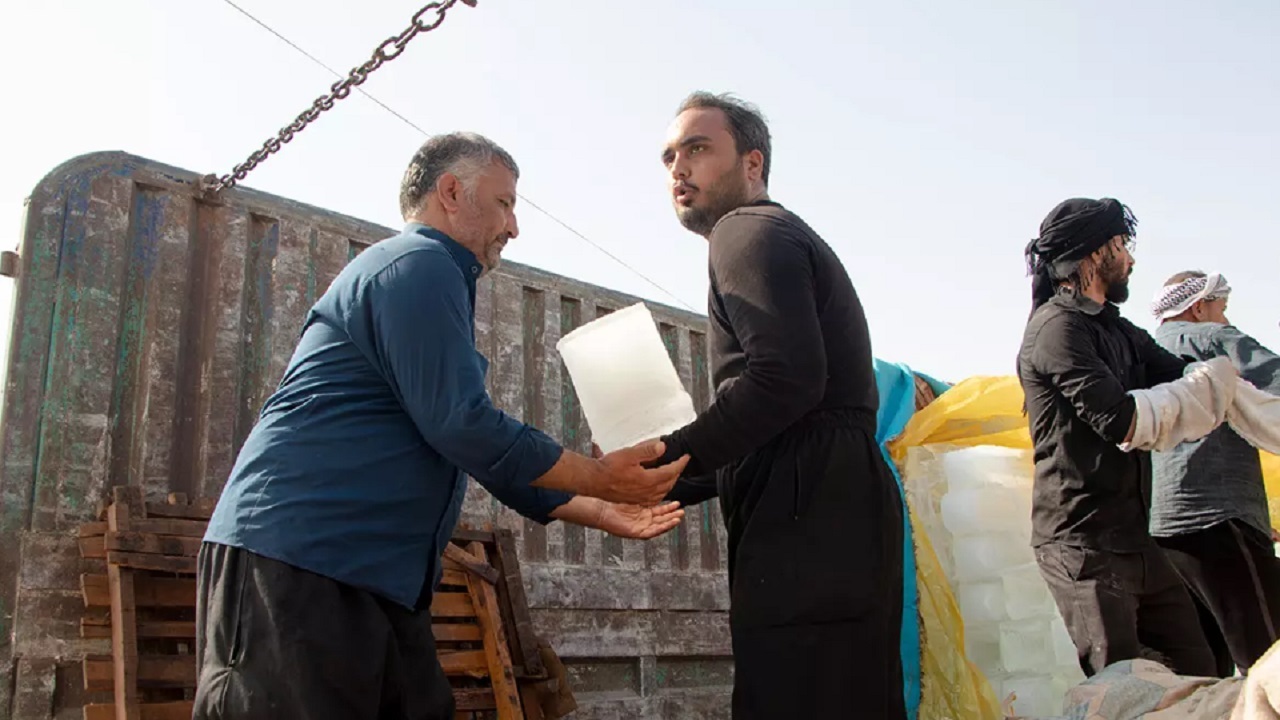 موکب آستان مقدس قم سقای زائران اربعین / توزیع روزانه ۱۶ هزار لیتر آب شرب + تصاویر
