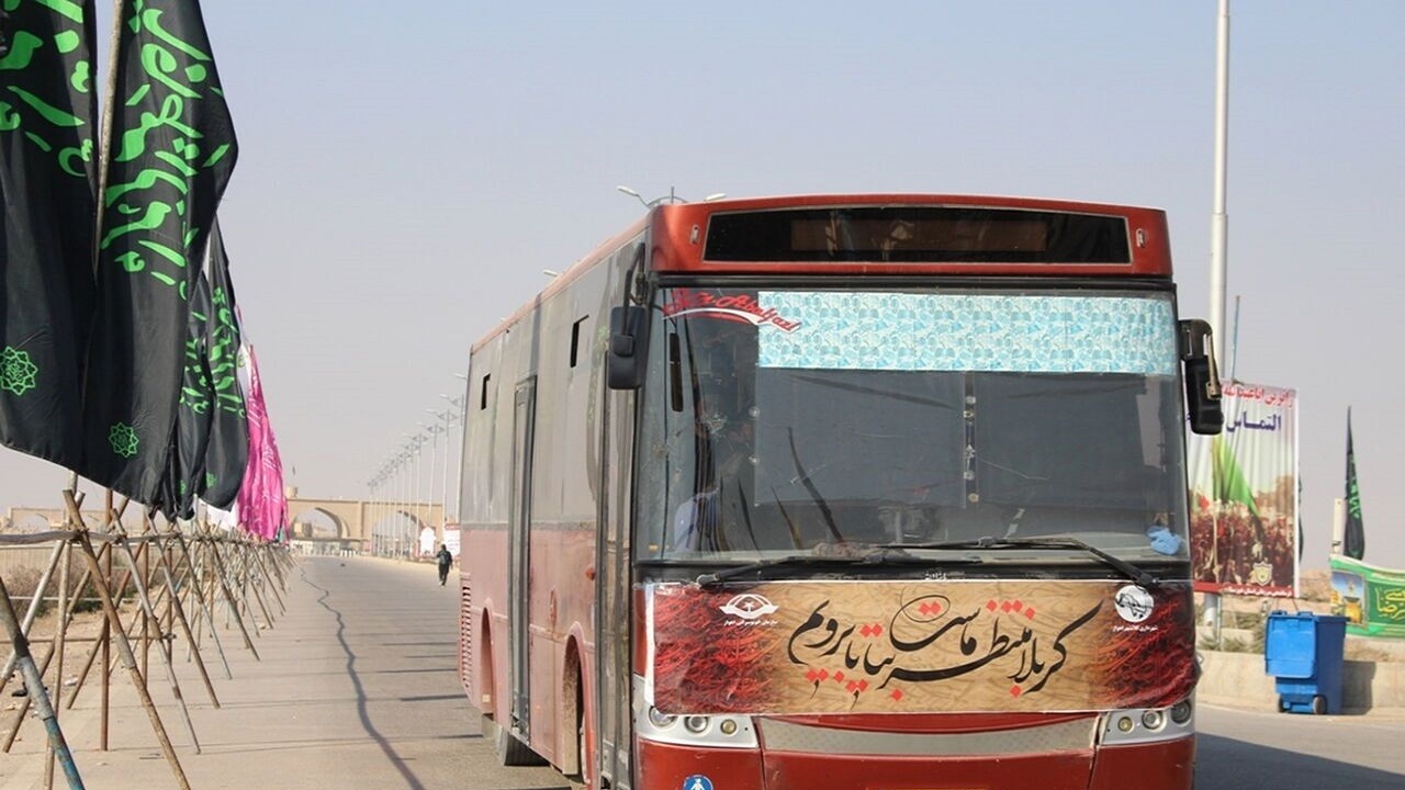 پرداخت هزینه حمل و نقل زائران توسط موکب داران عراقی + فیلم