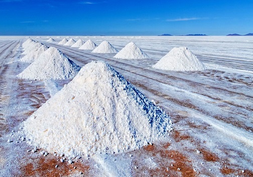 برداشت نمک دریاچه ارومیه