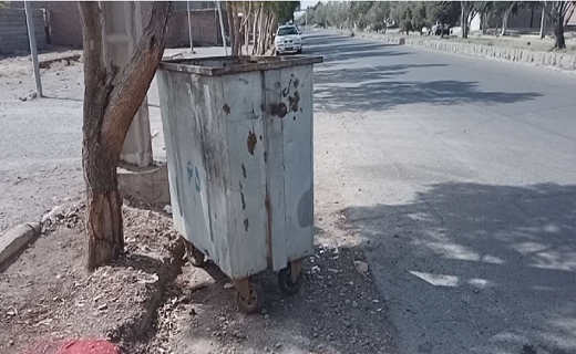 نهبندانی ها برای ریختن اشغال در سطل زباله همکاری ندارند.