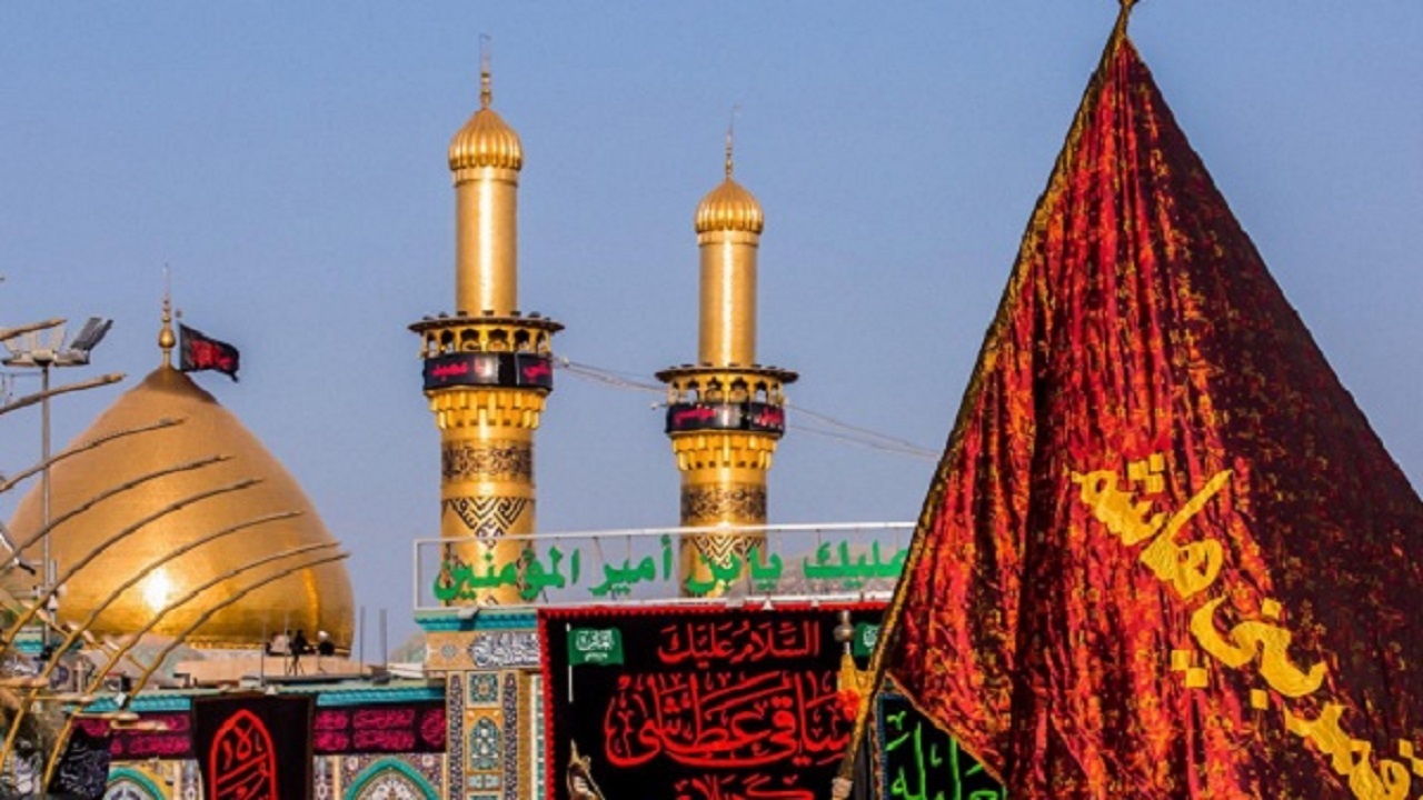 عزاداری زائران اربعین در حرم علمدار دشت کربلا + فیلم