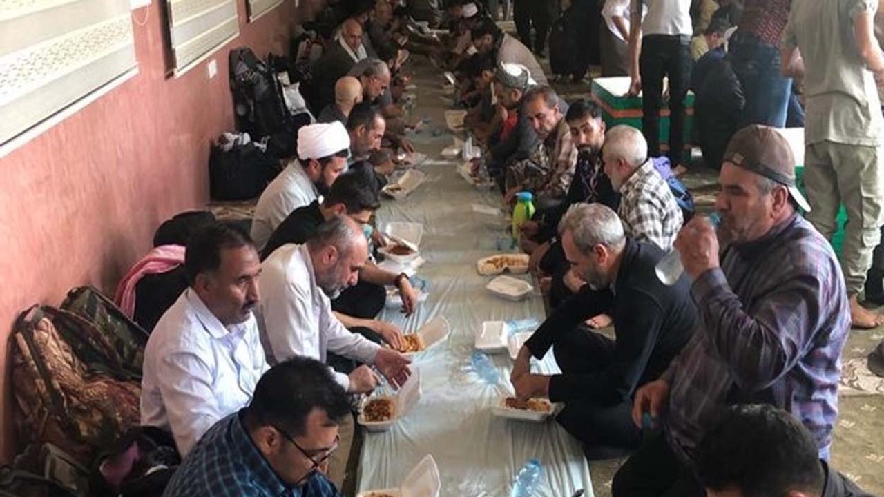 خوشامدگویی به سبک عراقی‌ها: اگر حاج قاسم را دوست دارید، بفرمایید قیمه نجفی! + فیلم