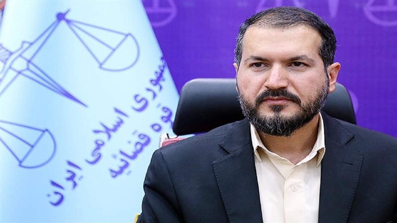 پلمب ۱۵ آرایشگاه متخلف زنانه در بوئین زهرا