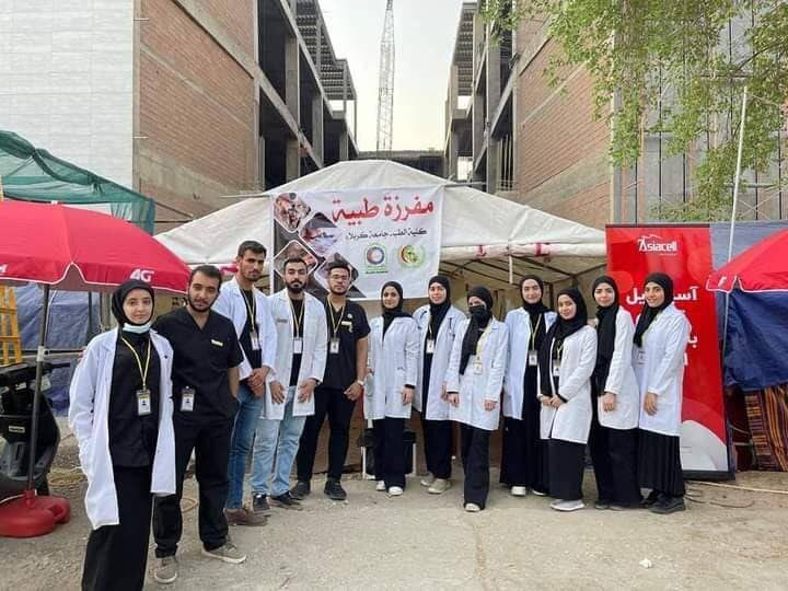 مهمان نوازی موکب اساتيد و دانشجویان دانشگاه کربلا از زائران + تصاویر