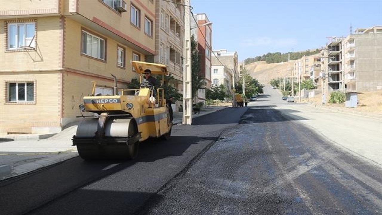 آسفالت و بهسازی ۳۰ هزار مترمربع از معابر شهرک بهاران سنندج