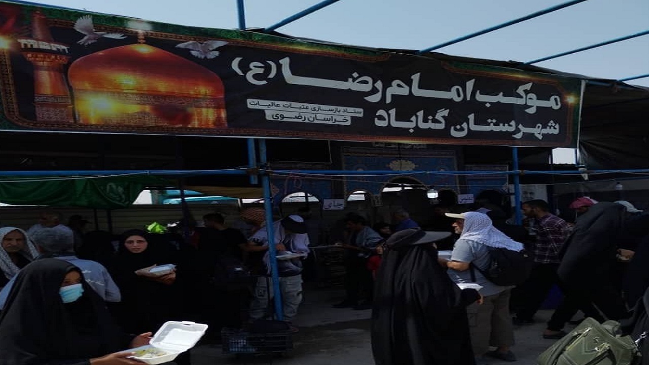 خدمت عاشقانه موکب امام رضا (ع) به زائران در عمود ۴۳۱ + فیلم و تصاویر