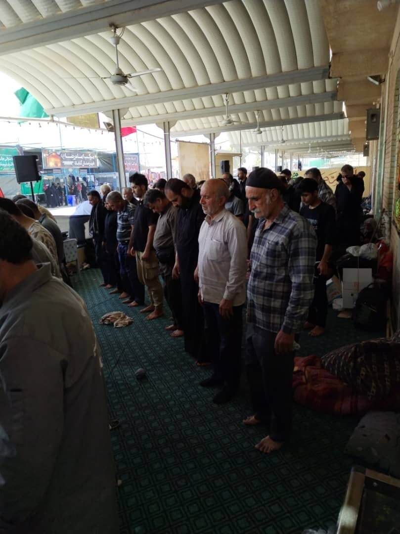 خدمت عاشقانه موکب امام رضا (ع) به زائران در عمود ۴۳۱ + فیلم و تصاویر