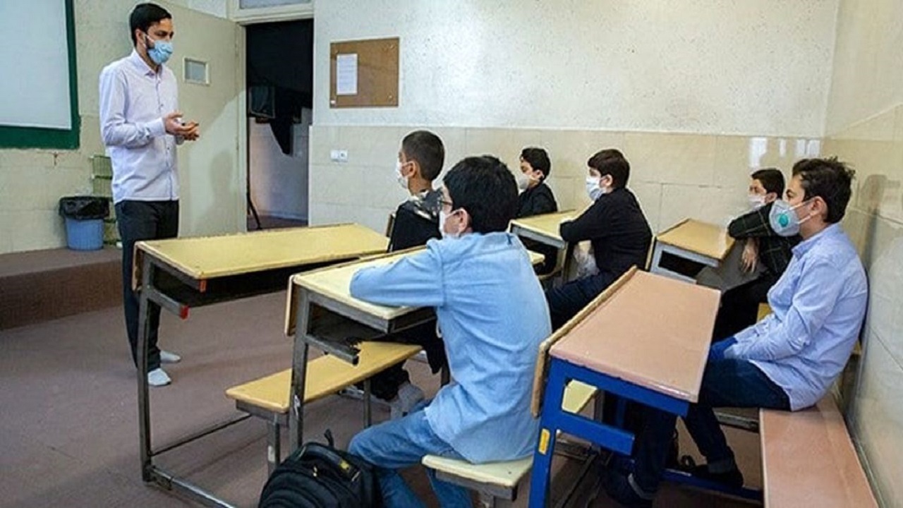 نام نویسی ۲۹۵ هزار دانش آموز همدانی در سامانه سناد