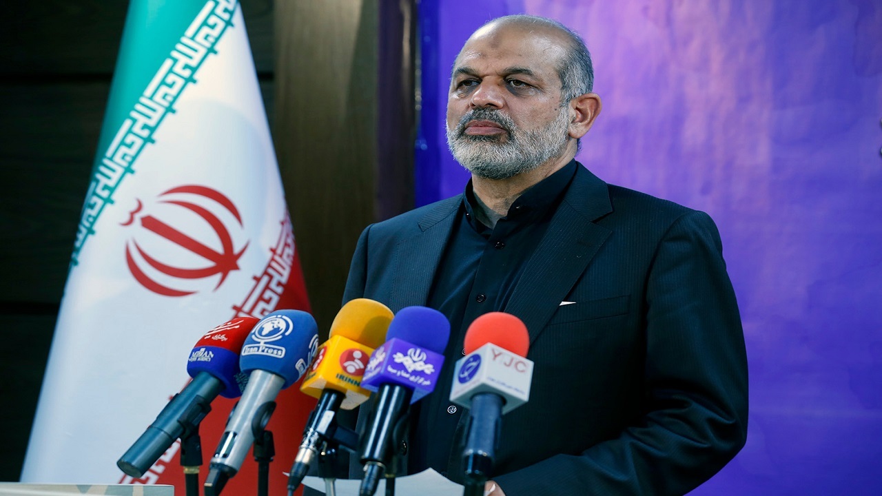 وحیدی: امکان صدور برگ تردد موقت در مرز‌ها فراهم شد