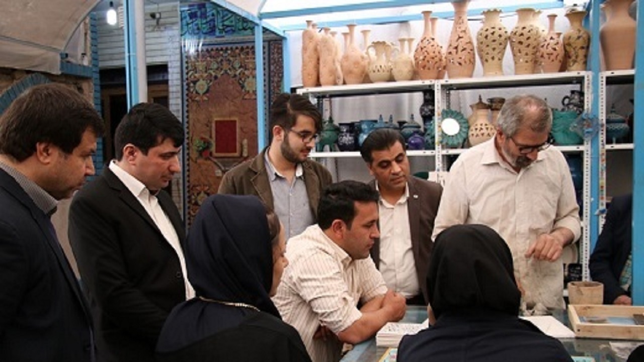 بازار فروش مهم‌ترین دغدغه هنرمندان صنایع‌دستی قم