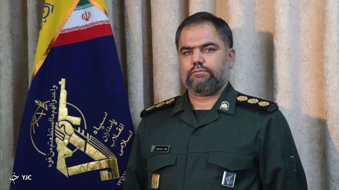 اهتزاز پرچم "یا حسین" در بین الحرمین شیراز همزمان با اربعین حسینی