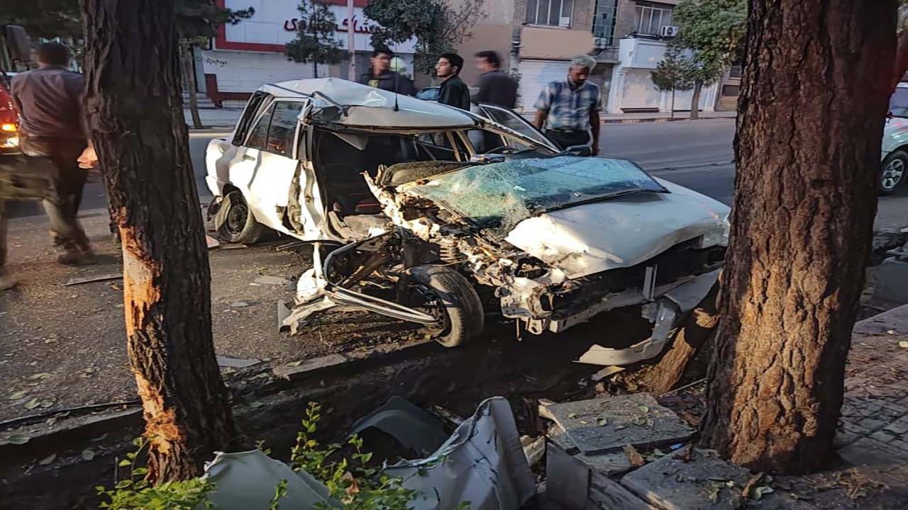 برخورد پراید با درخت در کرمان