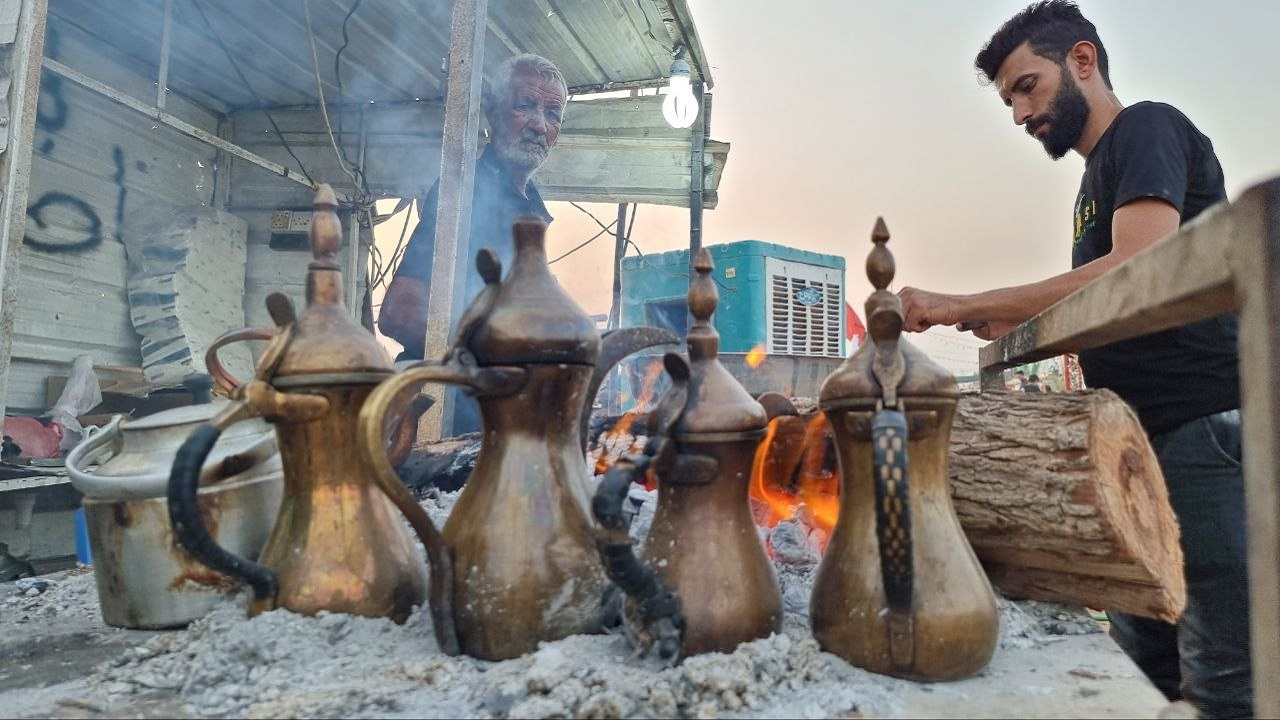 تصاویری از عشق و محبت موکب داران به زائران اربعین