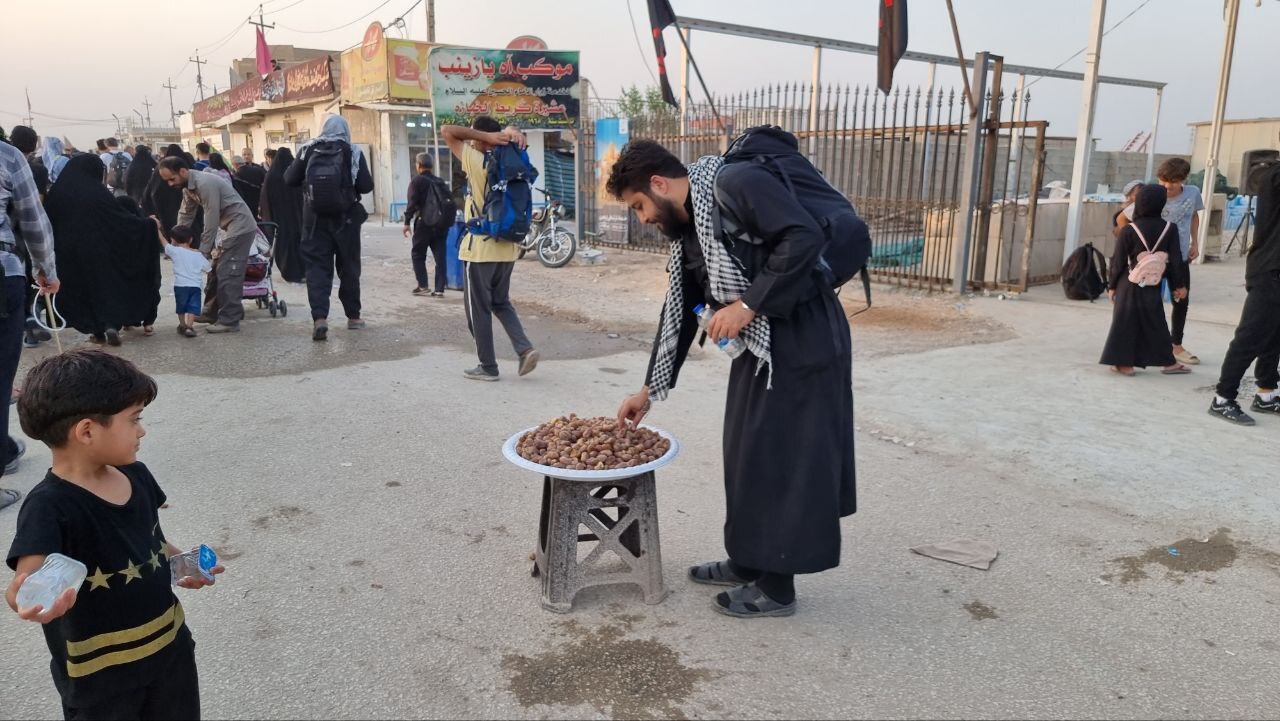تصاویری از عشق و محبت زائران به رائران