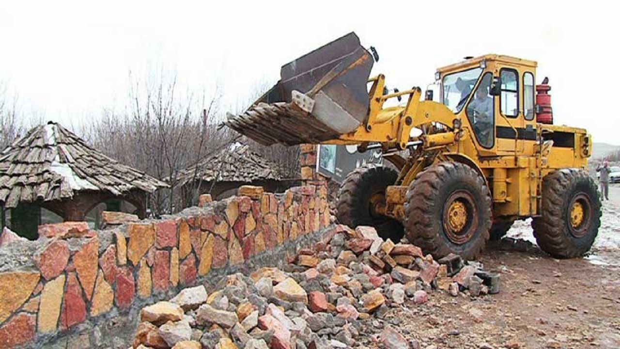 اجرای حکم قلع و قمع ۱۶ بنای غیرمجاز در اراضی آزادشهر
