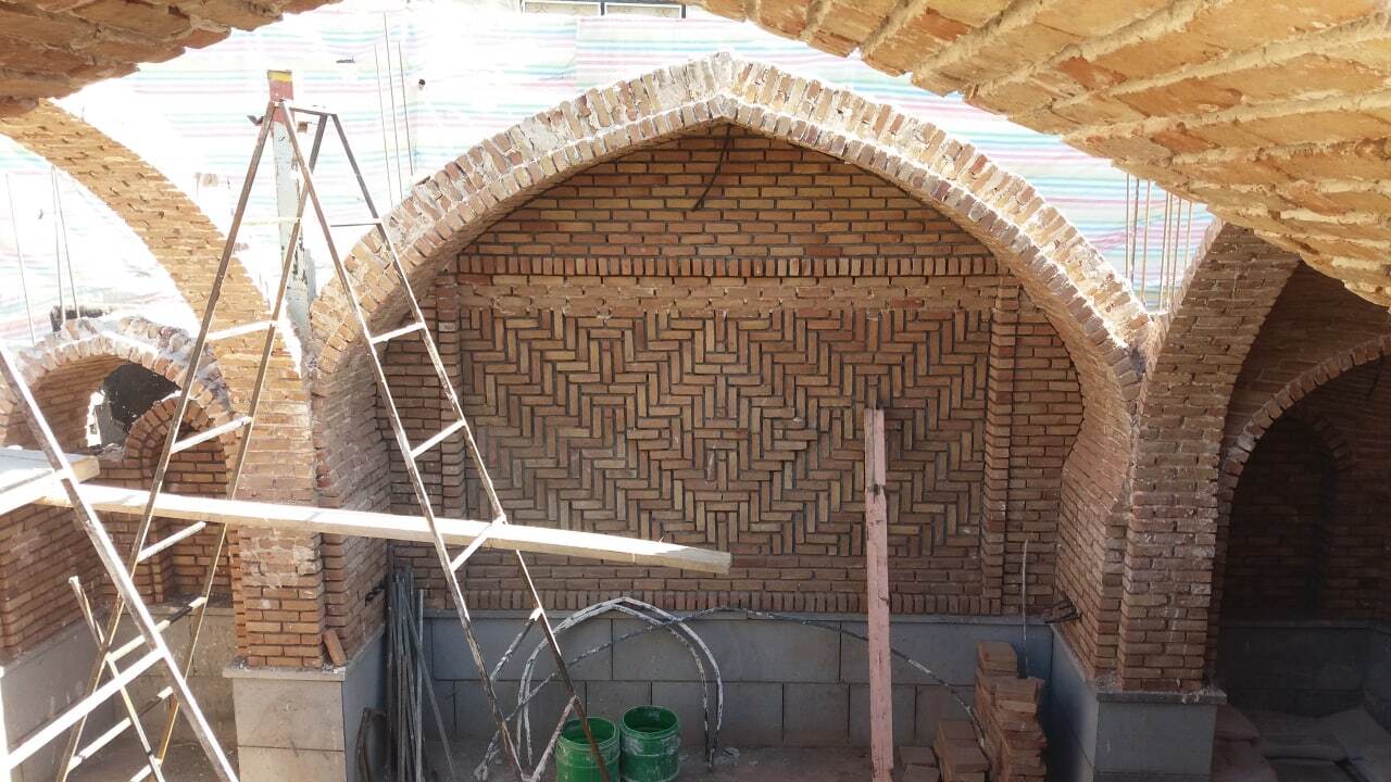 نمایی از احیای کاروانسرای سه دکانلار اهر + تصاویر