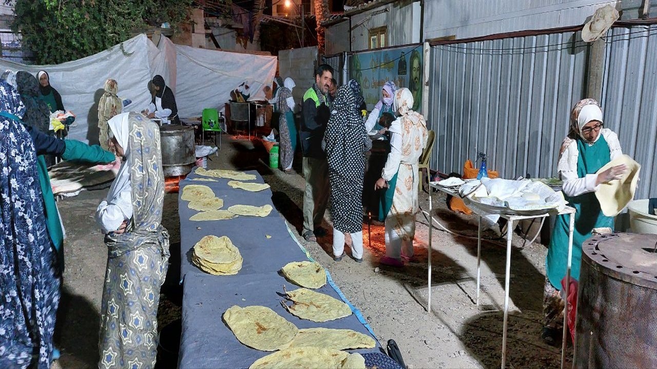 پخت نان با طعم عشق برای زائران حسینی