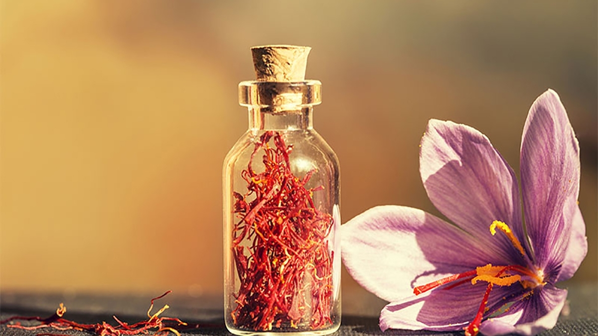 چرا از بوی عطر سرمان درد می‌گیرد؟ + فیلم