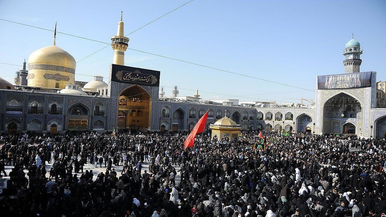 امروز دل‌های بی قرار سر به آستان پر مهر امام رئوف(ع) برده اند