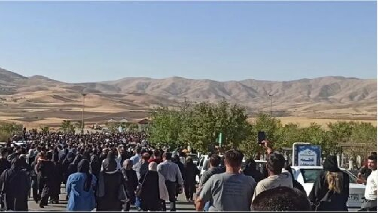 پیکر مهسا امینی به خاک سپرده شد +فیلم