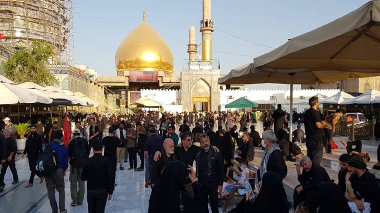 پذیرایی موکب امامزادگان قم با توزیع روزانه ۸ هزار پرس غذا در سامرا + فیلم
