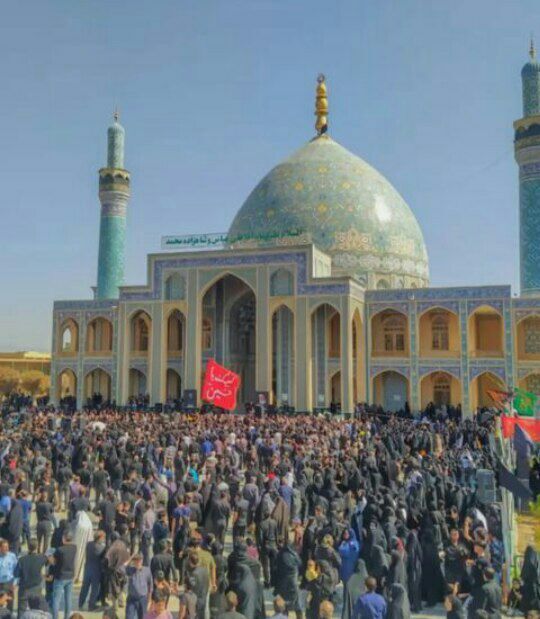 تصاویری از راهپیمایی روز اربعین در امامزاده آقا علی عباس (ع)