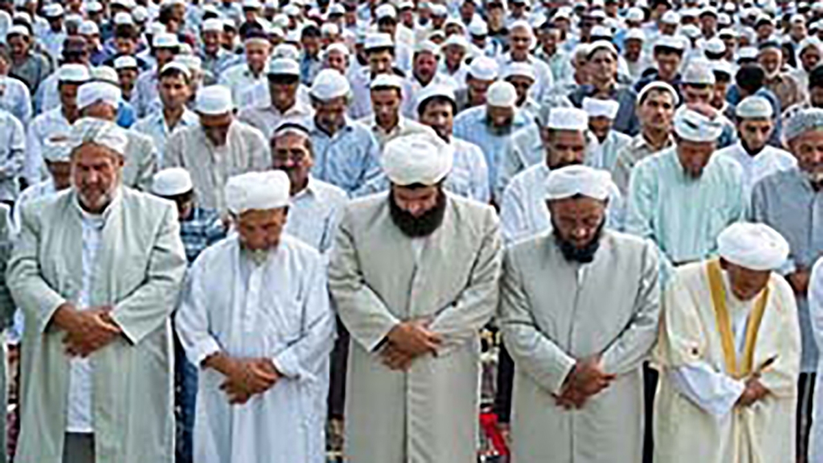 لحظاتی از نصب ضریح حضرت رقیه (س) در دمشق + فیلم