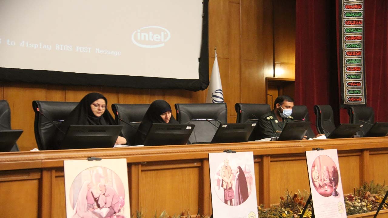 از ۵ کتاب روایت قصه همسران و مادران شهدا در کرمان رونمایی شد