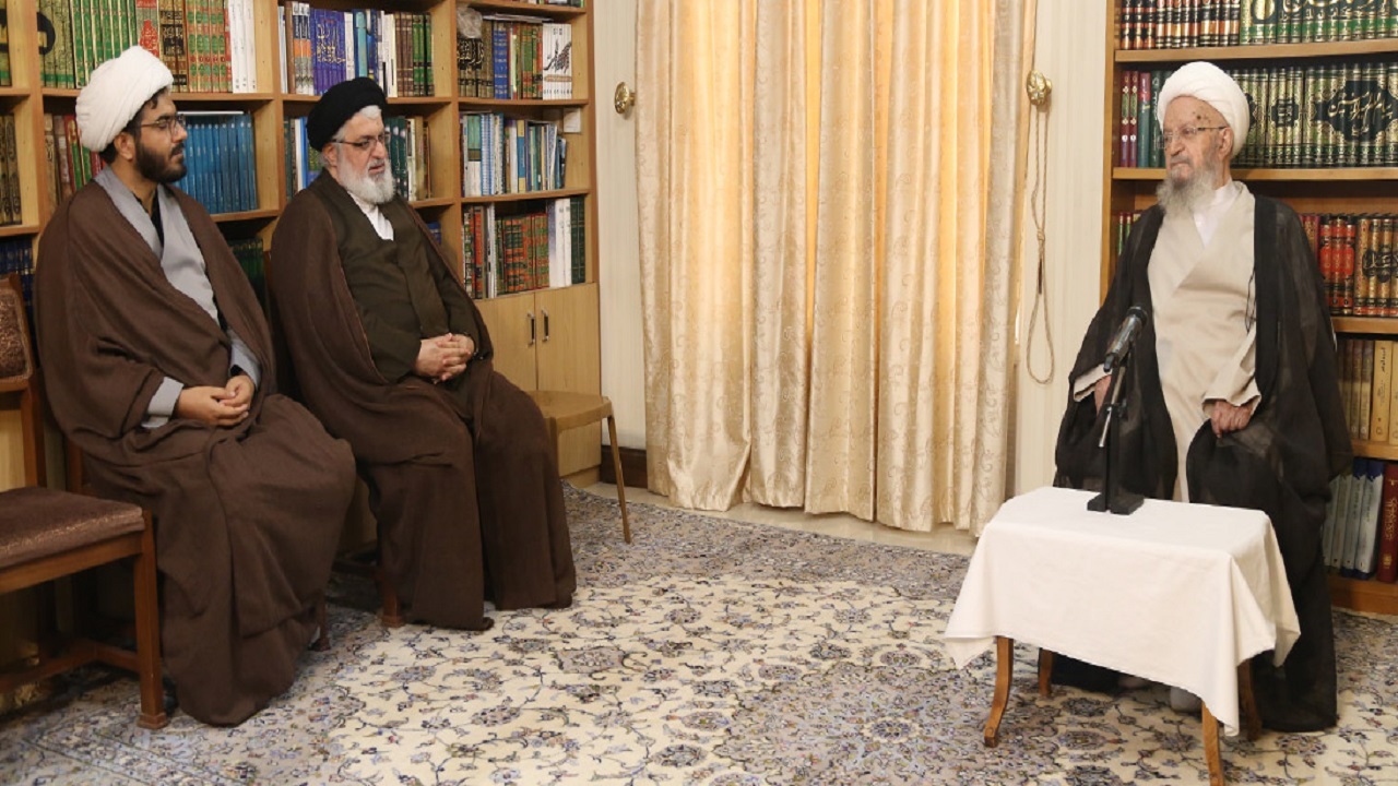 دیدار رئیس مرکز اسلامی انگلیس با آیت الله مکارم شیرازی