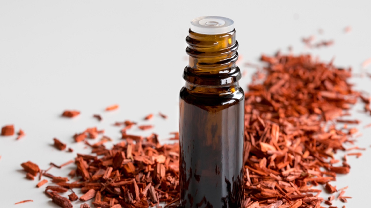 فواید و عوارض جانبی روغن چوب صندل
