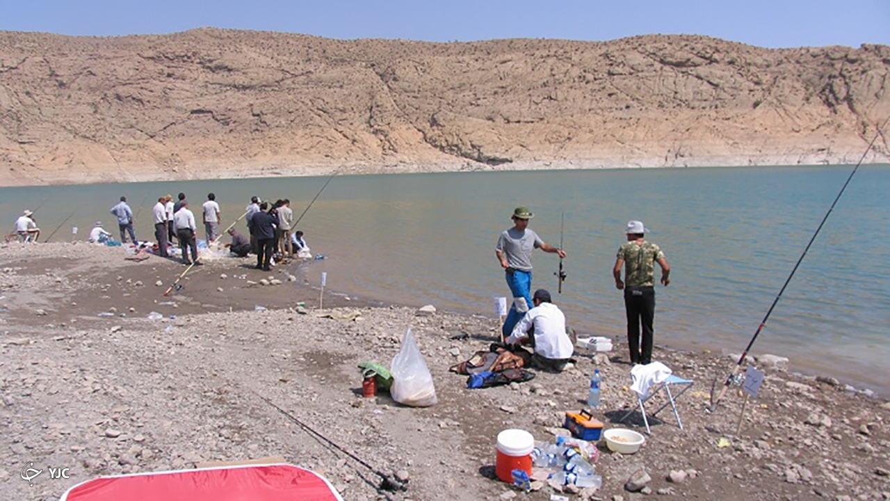 مسابقات ماهیگیری در دریاچه سد مهاباد برگزار می‌شود