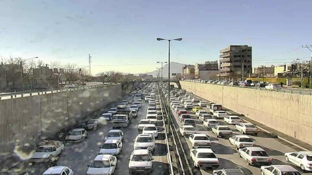 حرکت نکردن بین خطوط از عوامل اصلی ایجاد اختلال در عبور و مرور است