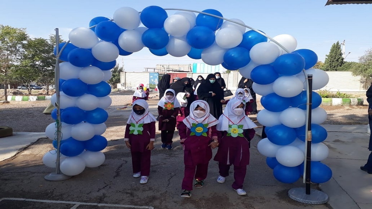 زنگ‌ آغاز سال تحصیلی در دبیرستان دخترانه الزهرا کوهبنان نواخته می‌شود