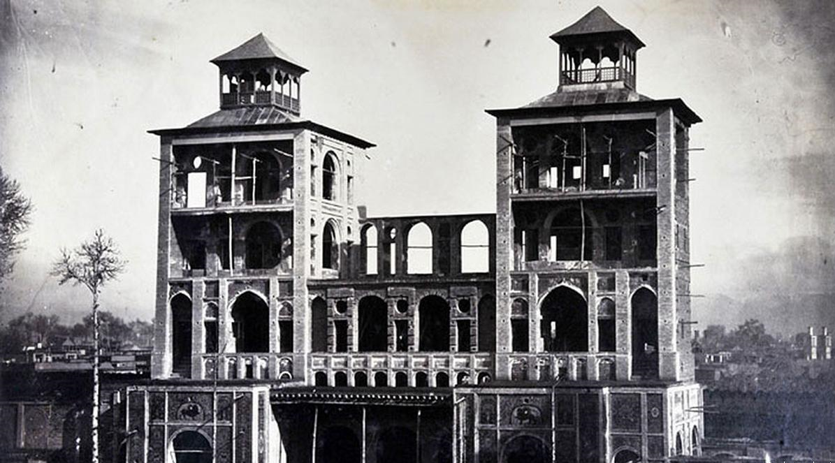 عمارت شمس العماره در حال ساخته شدن