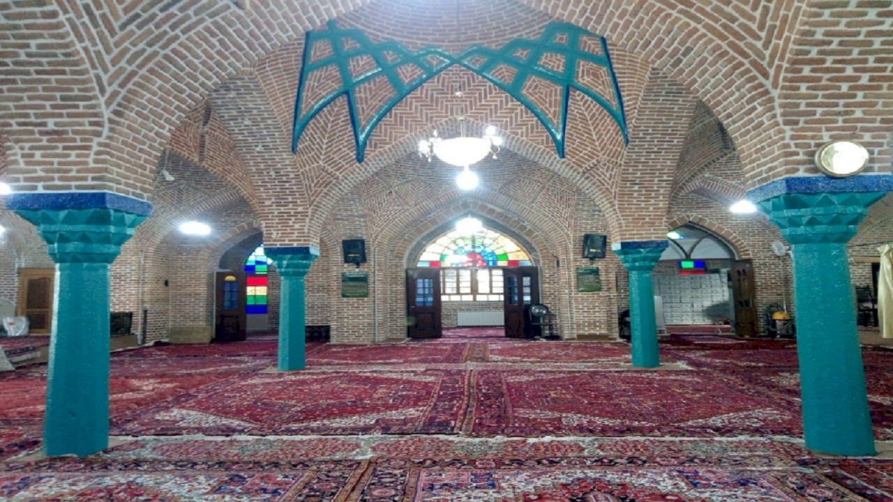 نمایی از مسجد تاریخی پیربالای مرند + تصاویر