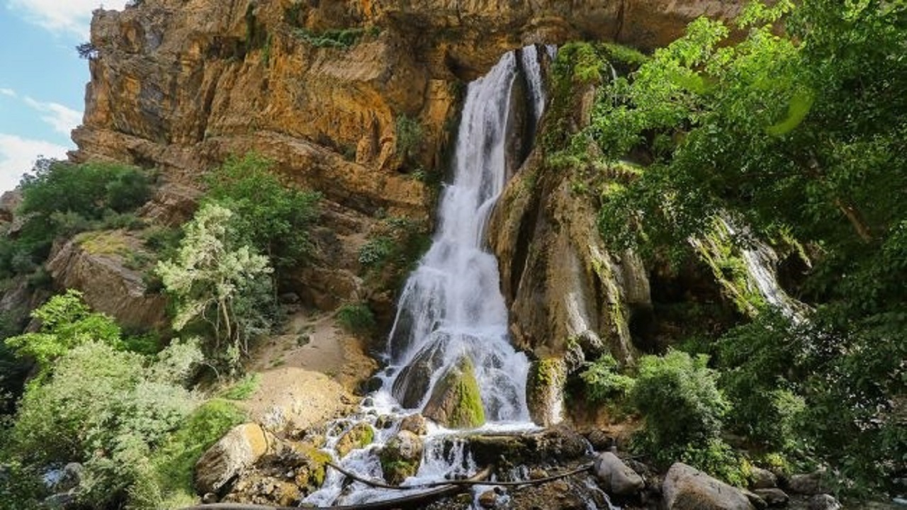 خودنمایی عروس آبشارهای ایران در دل طبیعت + تصاویر