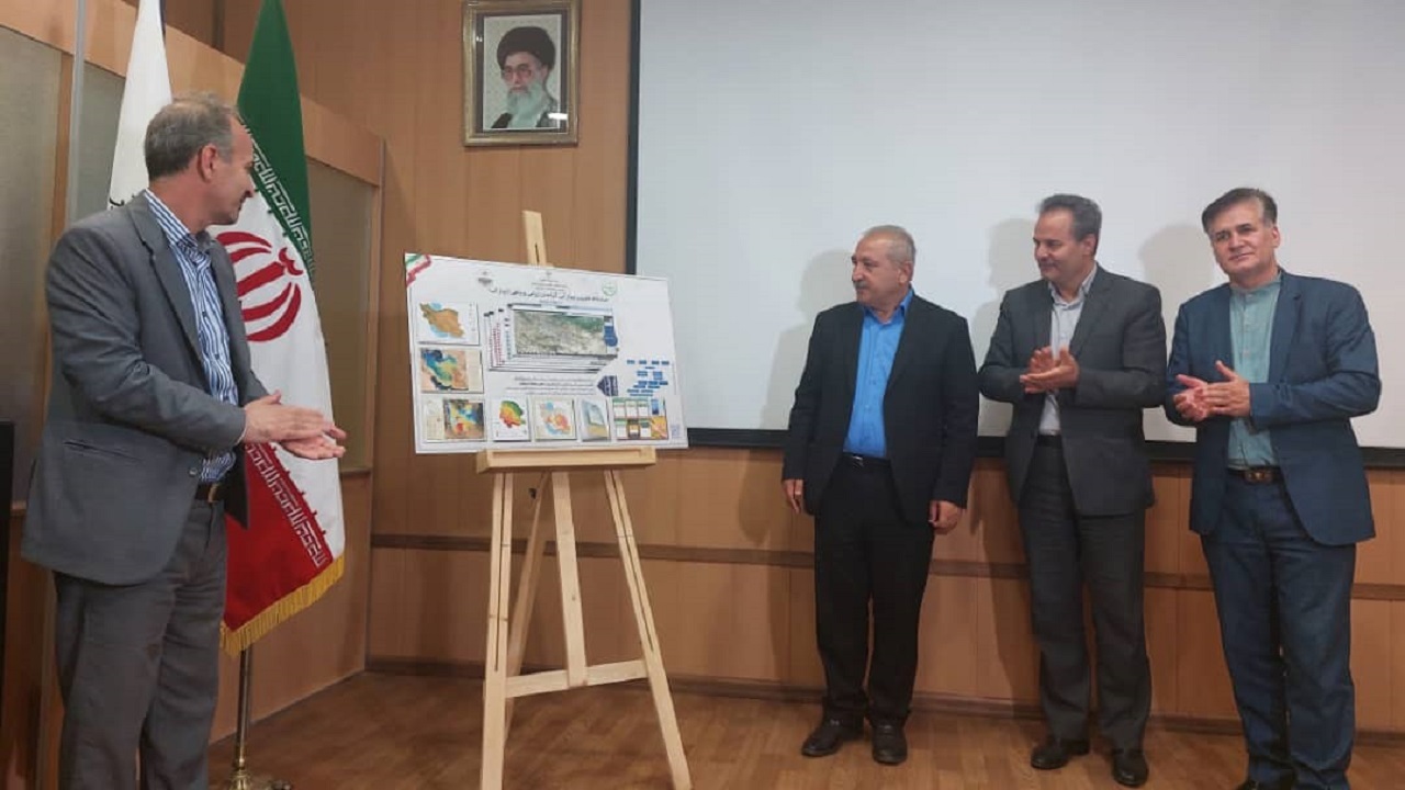 رونمایی از سامانه تعیین نیاز آبی گیاهان  در موسسه تحقیقات خاک و آب کشور