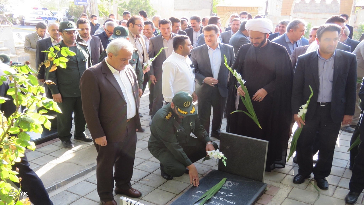 مزار شهدای مهاباد غبارروبی و گلباران شد