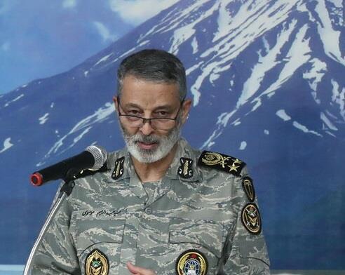 فرمانده کل ارتش: رزمایش پهپادی در گستره ایران مایه دلگرمی دوستان و عصبانیت دشمنان است
