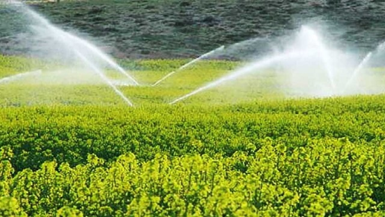 اجرای طرح آبیاری بارانی در شهرستان اردل