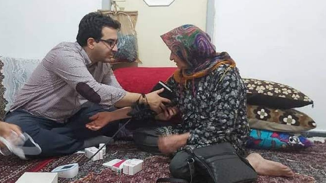 پایش سلامت ۲۰ تن از والدین شهدای تاکستان