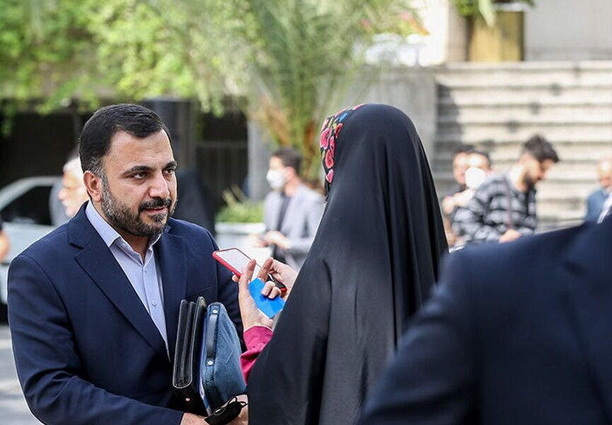 وزیر ارتباطات: بعید می‌دانم به این زودی اینترنت ماهواره‌ای استارلینک در ایران فعال شود