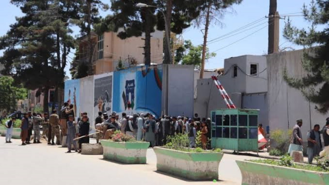 طالبان کارمندان دفتر والی فاریاب را برکنار کردند