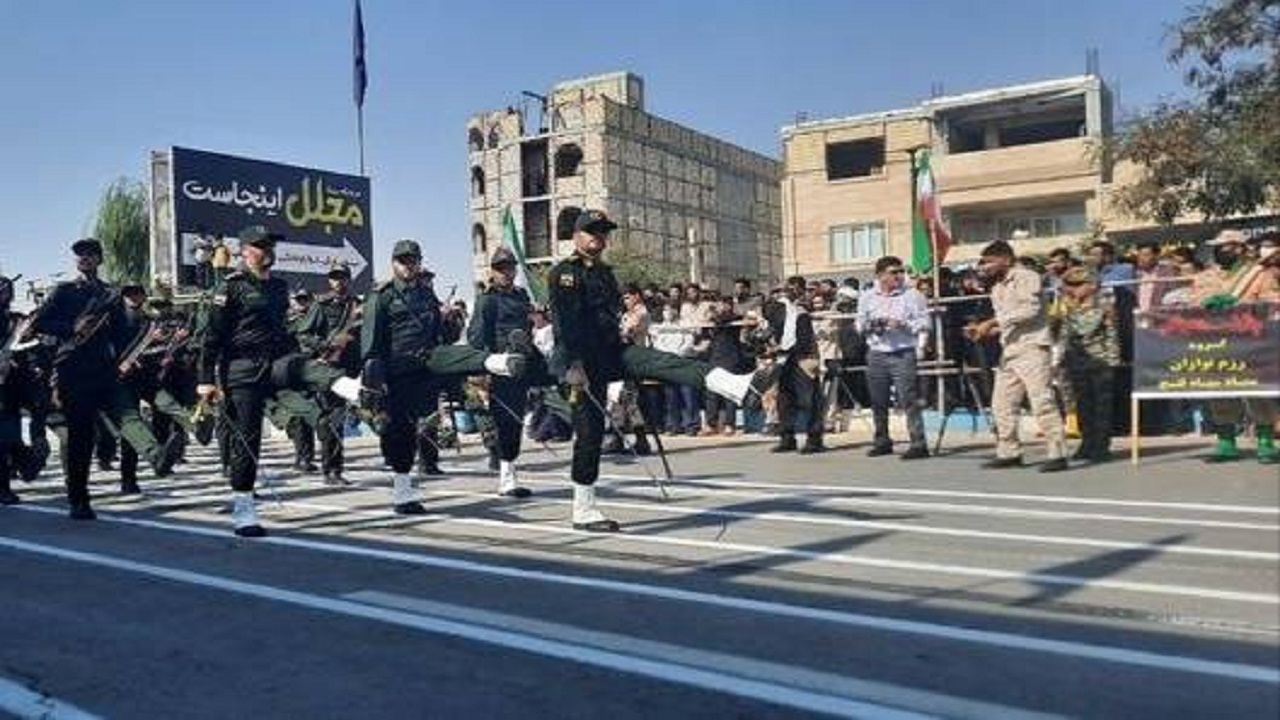 نمایش اقتدار و تجدید پیمان با آرمانهای انقلاب در رژه نیروهای مسلح